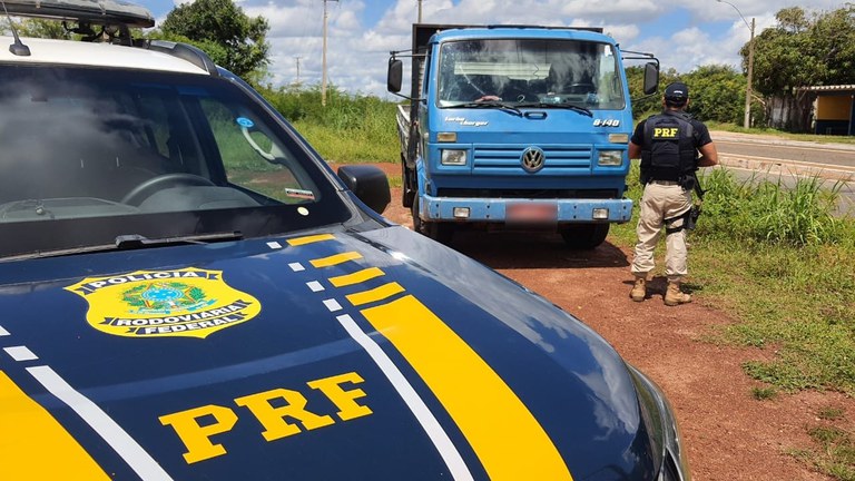 PRF recupera veículo roubado em Planaltina (GO)